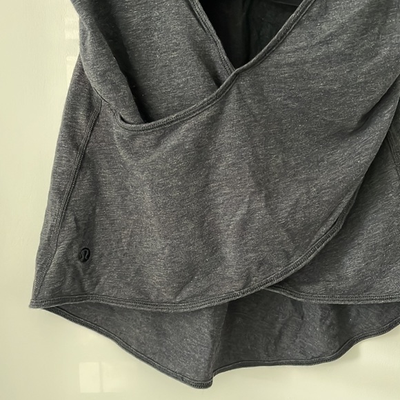 New lululemon cross back tank with sports bra - Picture 4 of 6